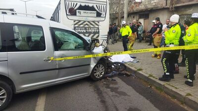 İki araç arasında sıkışan motosikletli öldü