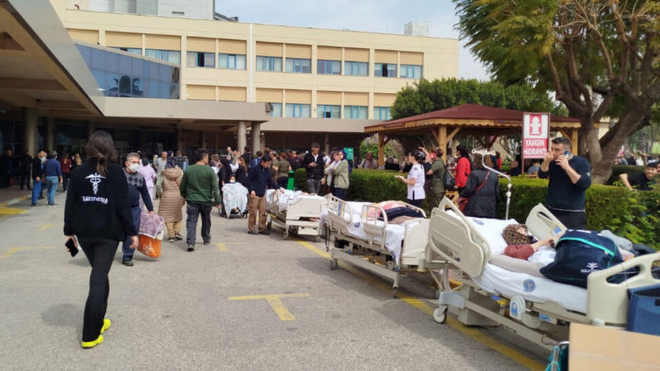 Akdeniz Üniversitesi'nde yangın paniği