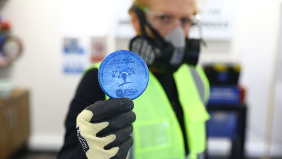 Antalya'da plastik kapaklar ürüne dönüşüyor