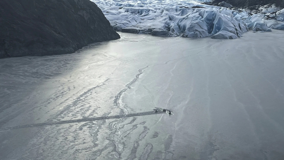 Alaska'da mucize! Uçak enkazından sağ çıktılar