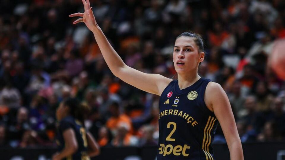 F.Bahçe Opet seride 1-0 öne geçti