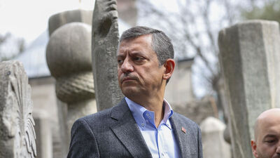 Özel, Şehzadebaşı Camii'ni ziyaret etti