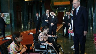 Cumhurbaşkanı Erdoğan, iki kız çocuğunu kabul etti