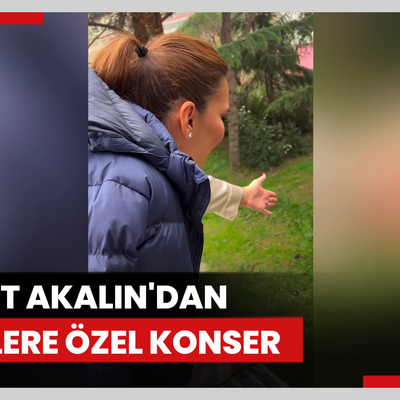 Demet Akalın'dan ineklere özel konser