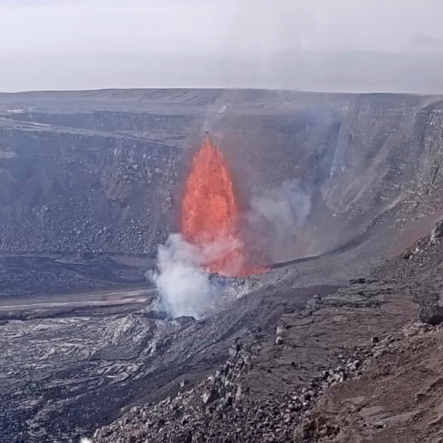 Kilauea Yanardağı lav püskürttü