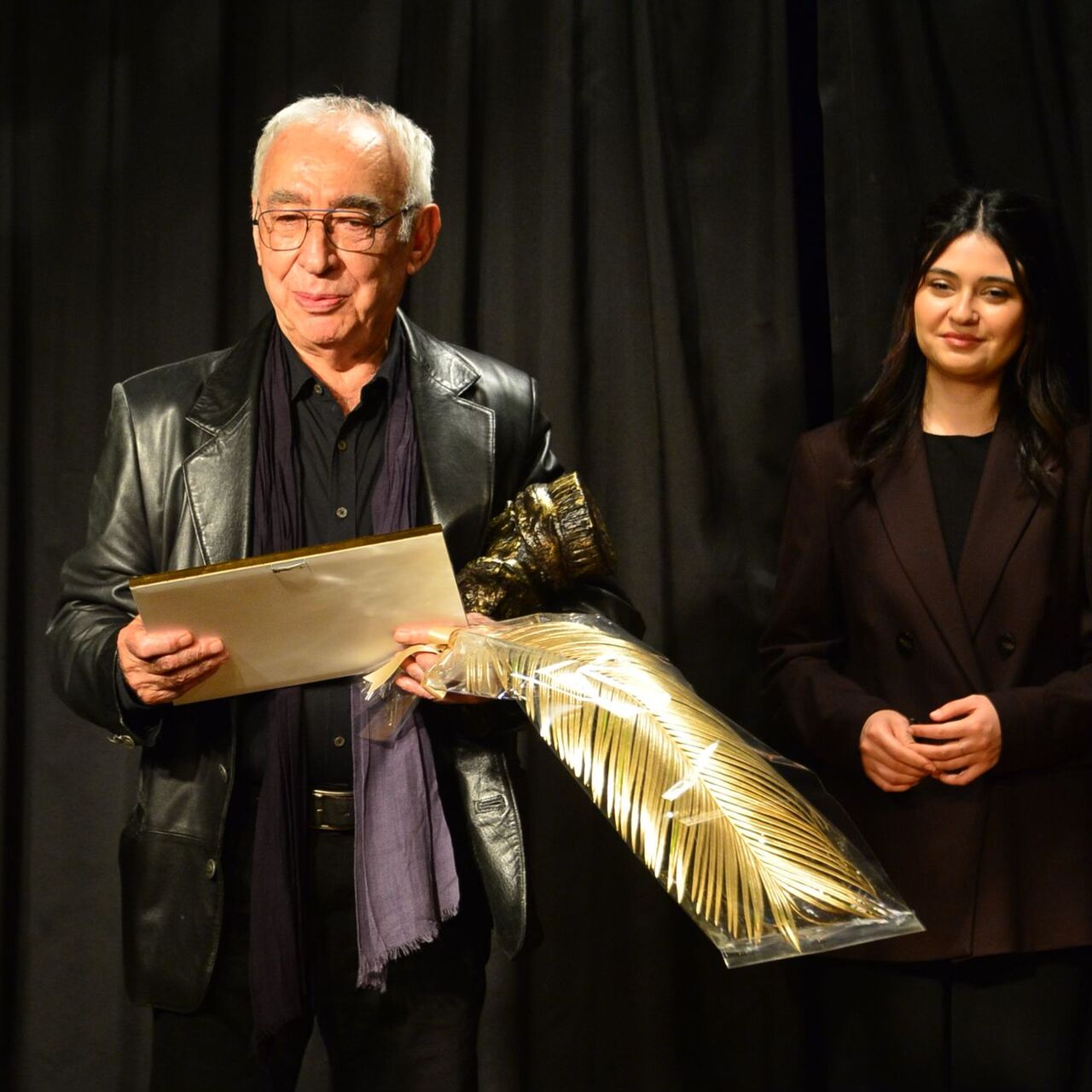 Şener Şen'e ödül