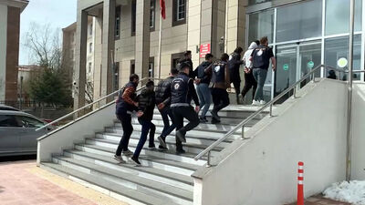 2 ilde göçmen kaçakçılığına 5 tutuklama