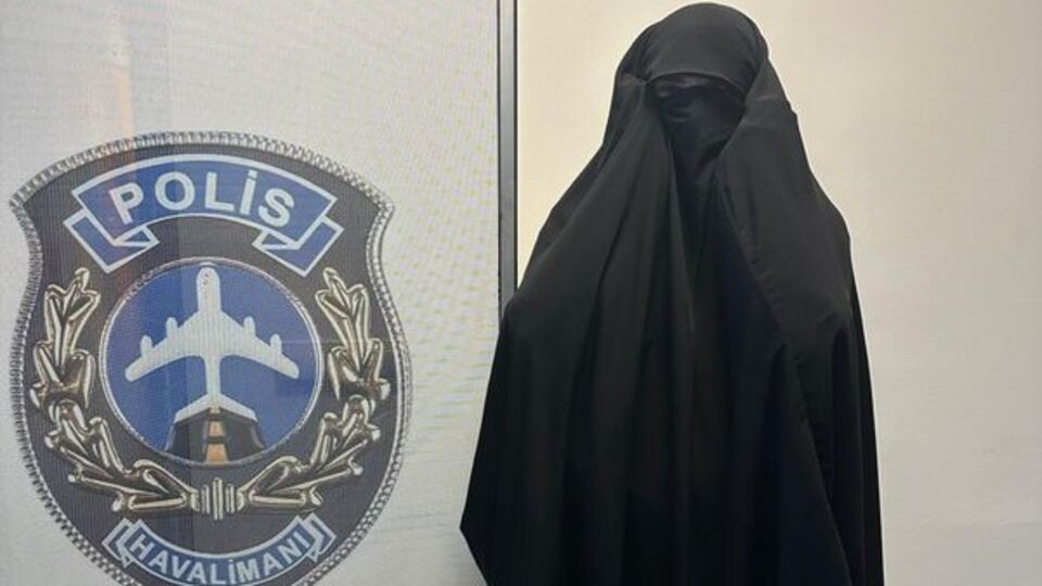 Kadın kılığında yakalandı