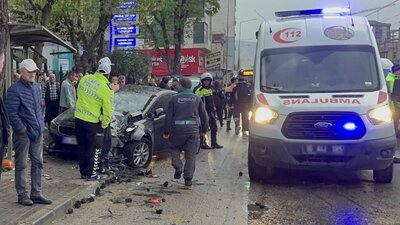 Durakta bekleyenlere çarptı: 6 yaralı