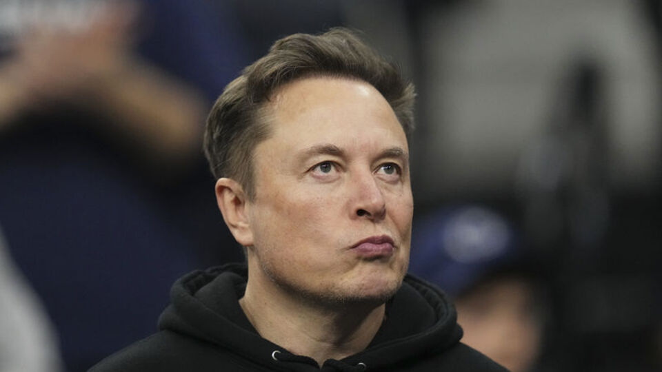 Yapay zeka xAI, X'i satın aldı