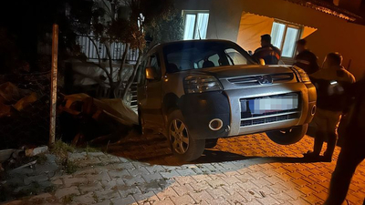 Kaçak avcıların kaçtığı araç askıda kaldı