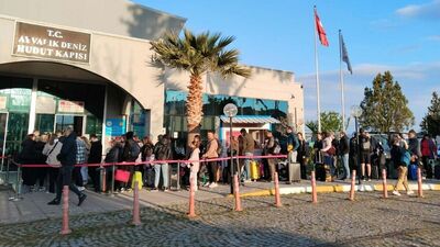 Ayvalık'ta "Midilli" kuyruğu