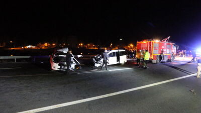 Kars'ta trafik kazası: 2 ölü, 5 ağır yaralı