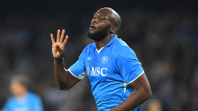 Napoli evinde Milan'ı devirdi!