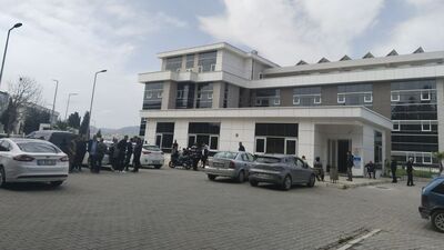 İzmir'de silahlı kavga! 1'i kadın 3 kişi öldü!