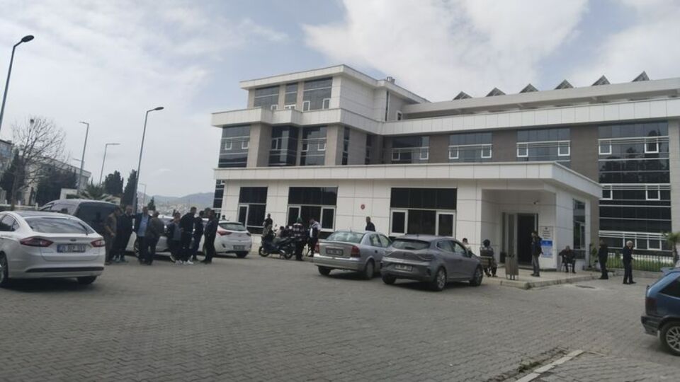 İzmir'de silahlı kavga! 1'i kadın 3 kişi öldü!