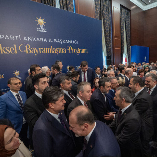 AK Parti'de geleneksel bayramlaşma