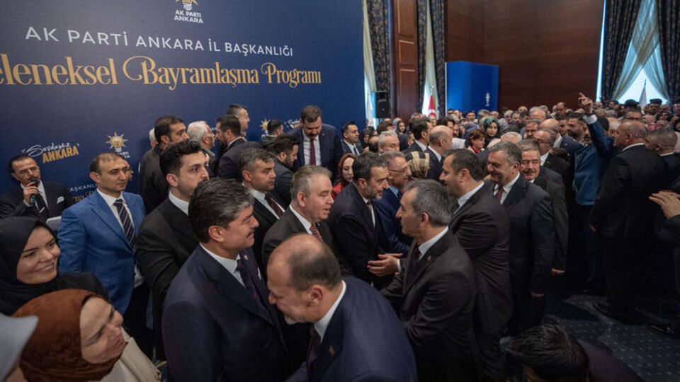 AK Parti'de geleneksel bayramlaşma