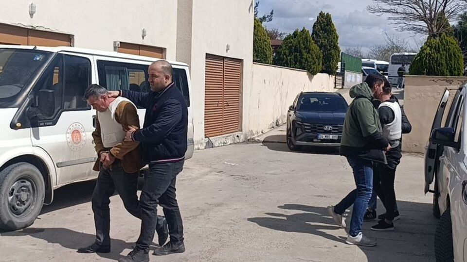 İki aile birbirine girdi! Baba-oğul tutuklandı