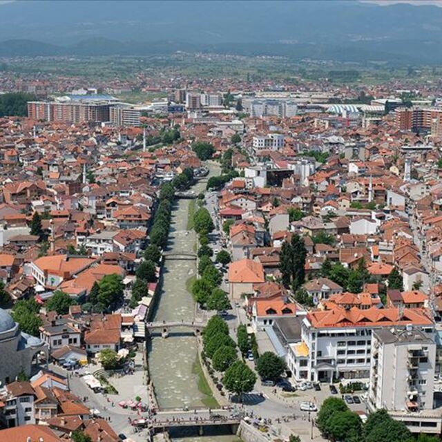 Kosova'da postaneye el bombası atıldı