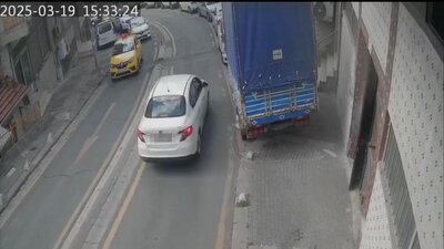 Kaldırımda yürüyen kadının bacağı koptu, acı haber geldi!