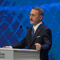 Fahrettin Altun: Siyasi rekabet, ilke ve vizyonla yapılır | Son dakika haberleri thumbnail