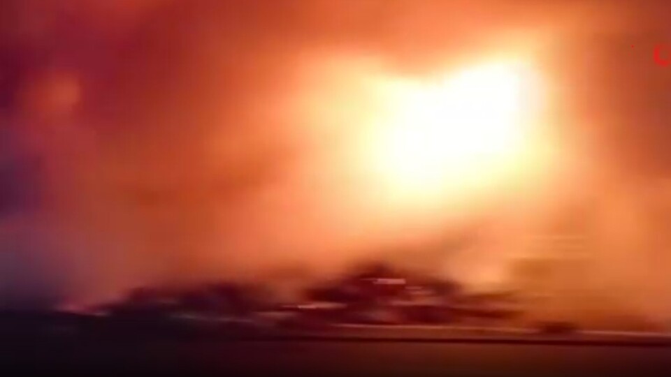 Köprü girişinde yandı!