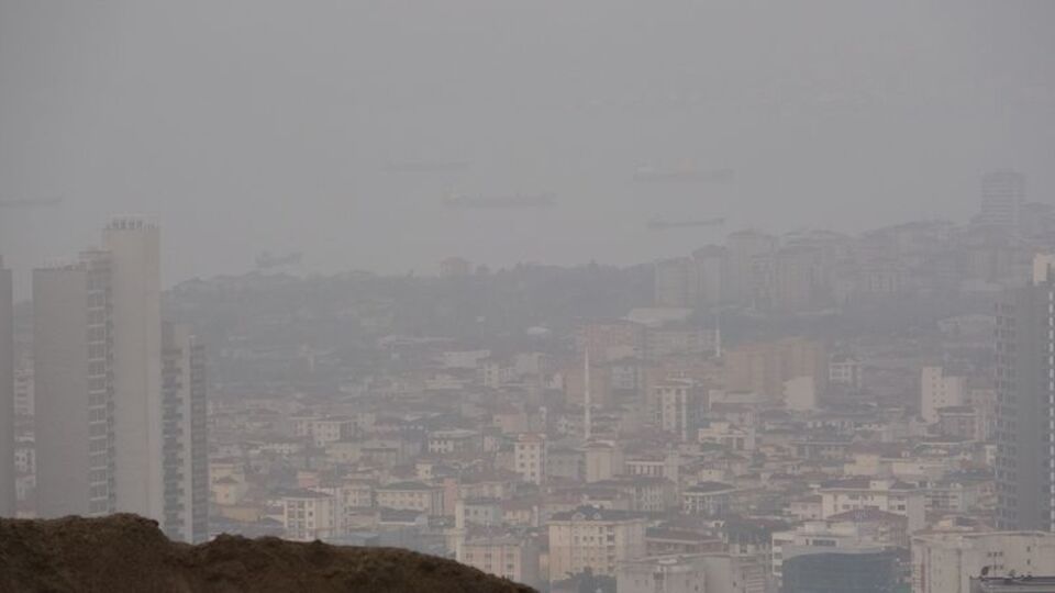 İstanbul'da sis yoğunluğu sürüyor