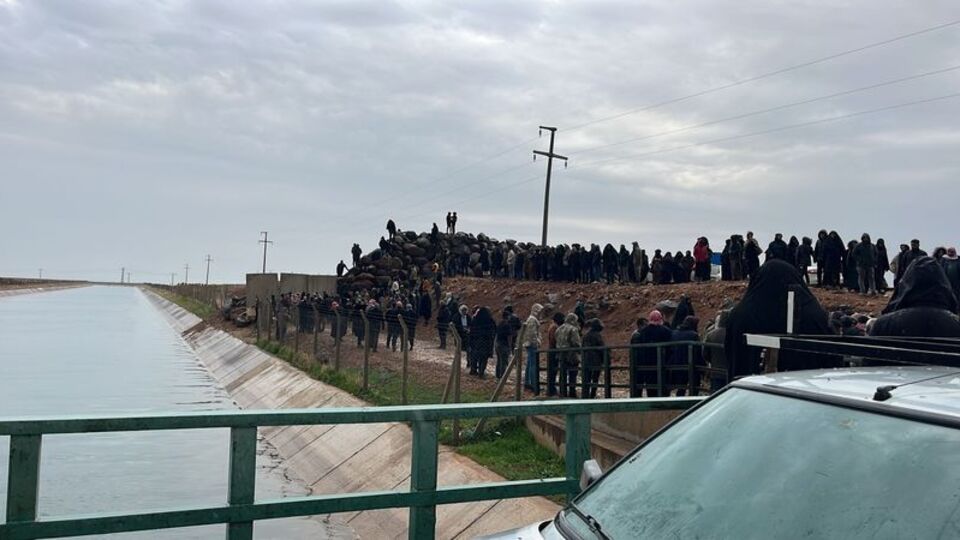 Eşeği ile sulama kanalına düştü!