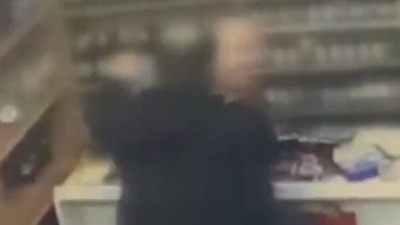 Haraç çetesine sopayla direndi!