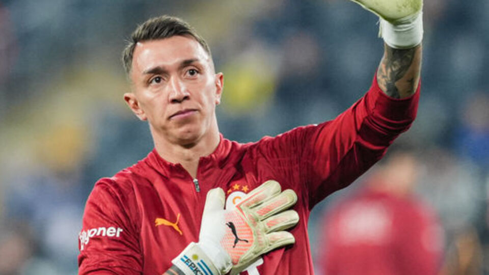 Muslera derbide ilk kez yedek!