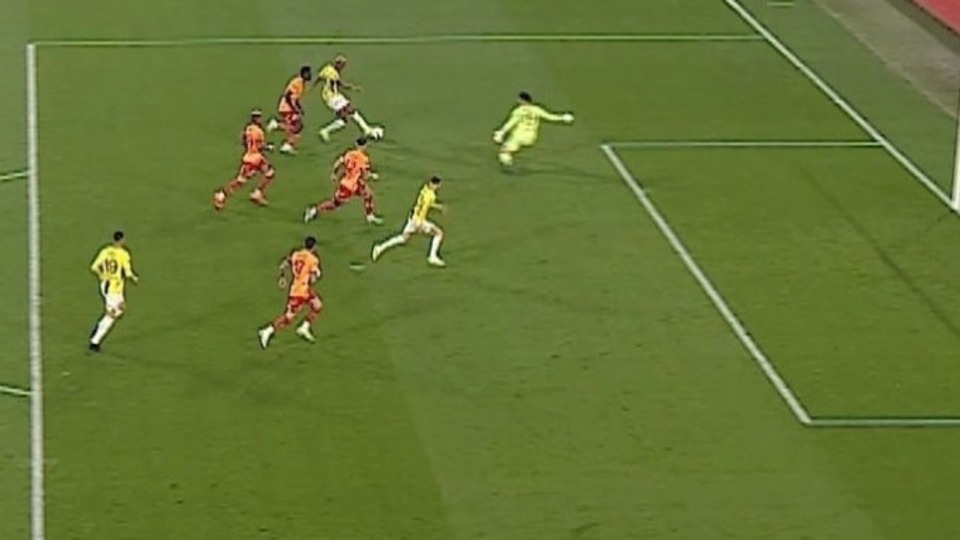 Derbide önce ofsayt sonra gol!