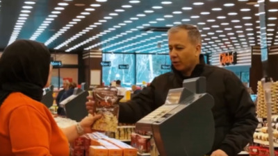 Bakanlar alışveriş yaptı