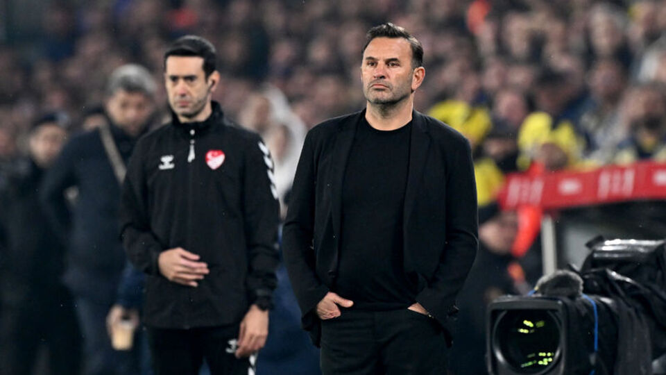 Okan Buruk, Mou'yu 2. kez mağlup etti!