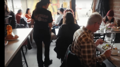 Bu restoranda sadece büyükanneler çalışıyor