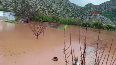 Taşan dere köyü vurdu!