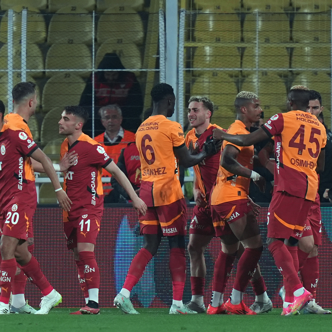 G.Saray'da derbi coşkusu sürdü!