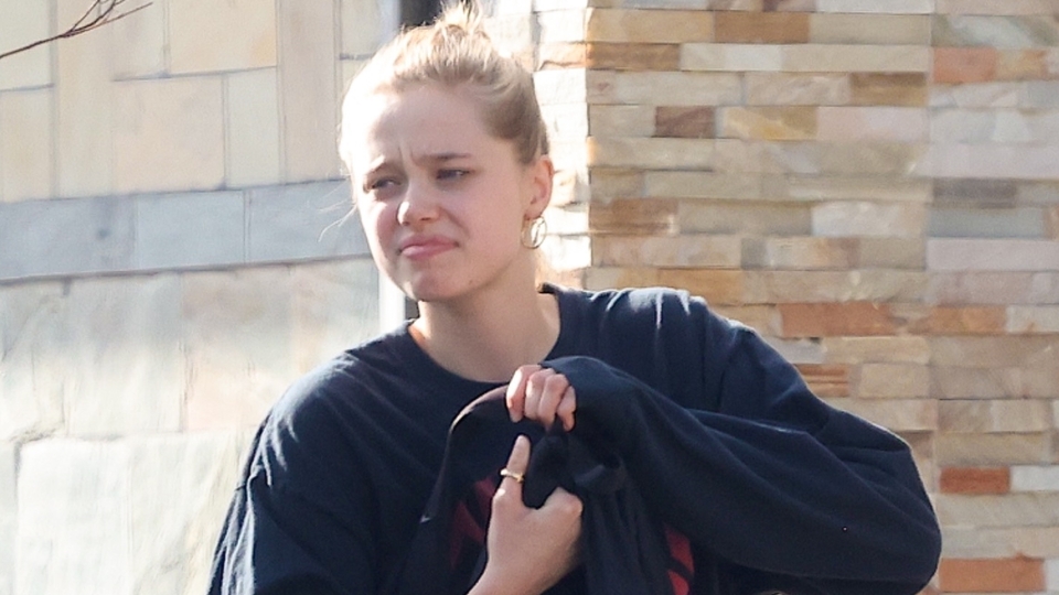 Shiloh artık saçlarını kazıtmıyor