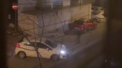 Boşanma aşamasındaki karısını silahla tehdit etti!