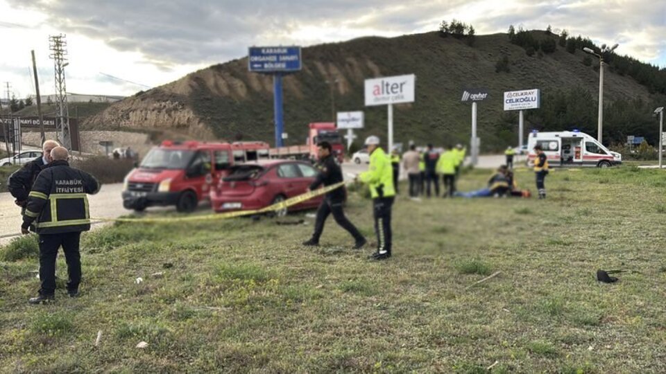 TIR'la otomobil çarpıştı: 4 ölü, 1 yaralı
