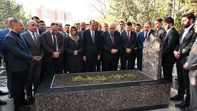 Alparslan Türkeş, mezarı başında anıldı