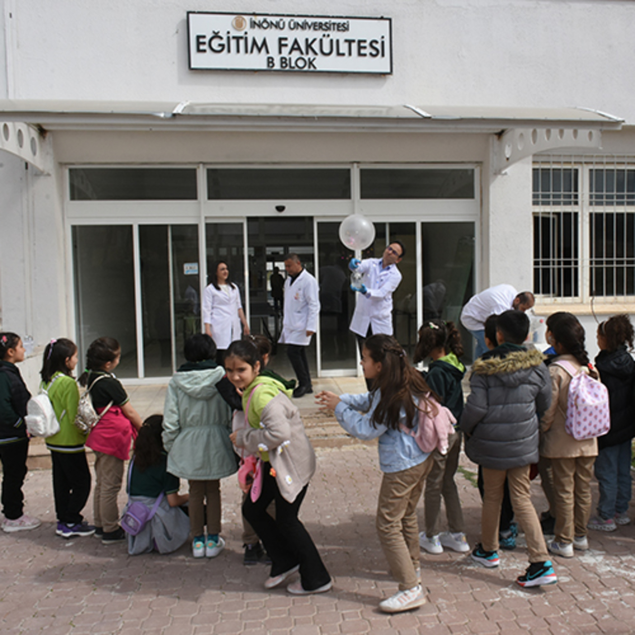 Çocuk Üniversitesi'nde geleceğin bilim insanları yetişiyor