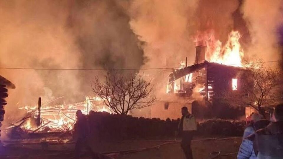 Ankara'da 4 ev ve 2 samanlık yandı