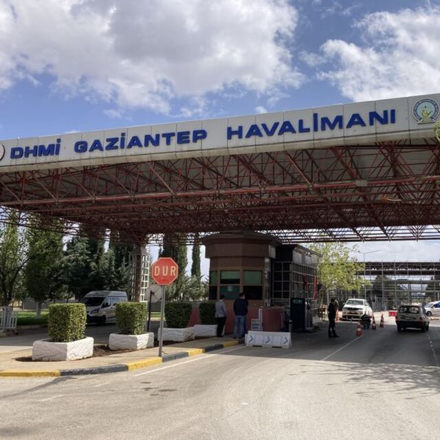 Havalimanında arbede: 1'i polis 2 yaralı