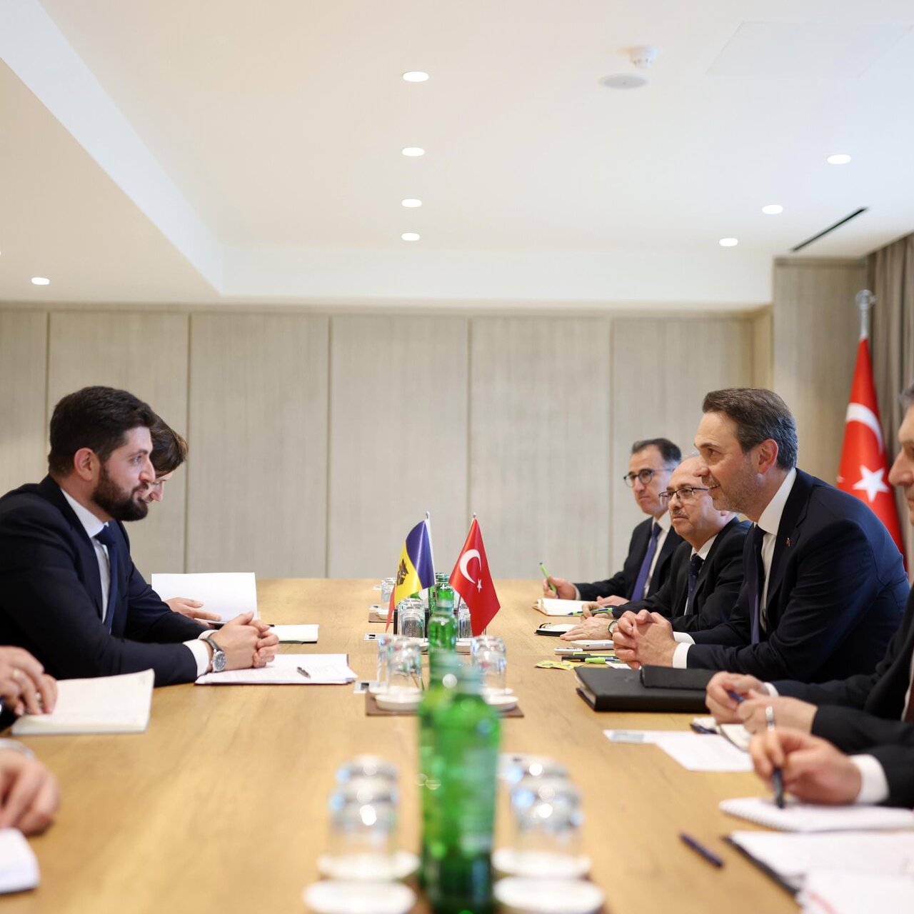 Bakan Bayraktar'dan Bakü'de kritik görüşmeler
