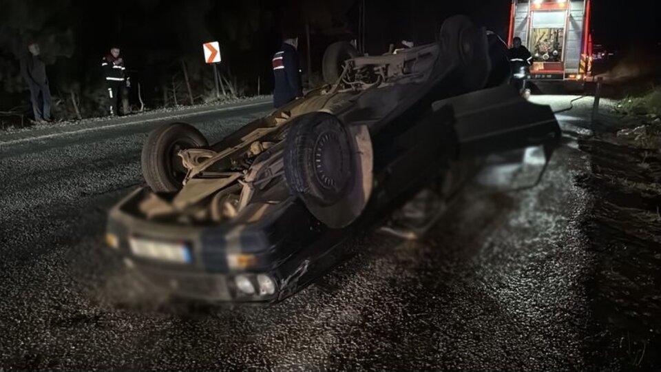 Kaza sonrası araç ters döndü: 5 yaralı