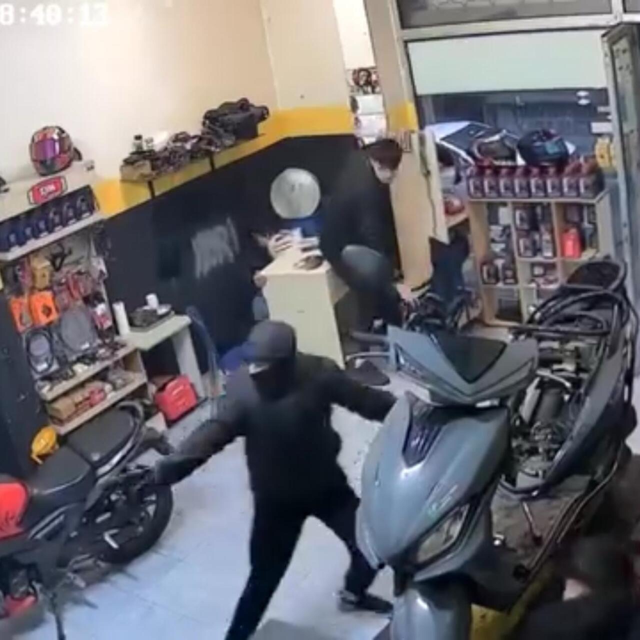 Motosiklet tamirhanesine silahlı saldırı!