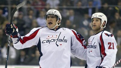 Ovechkin 26 yıllık gol rekorunu egale etti!