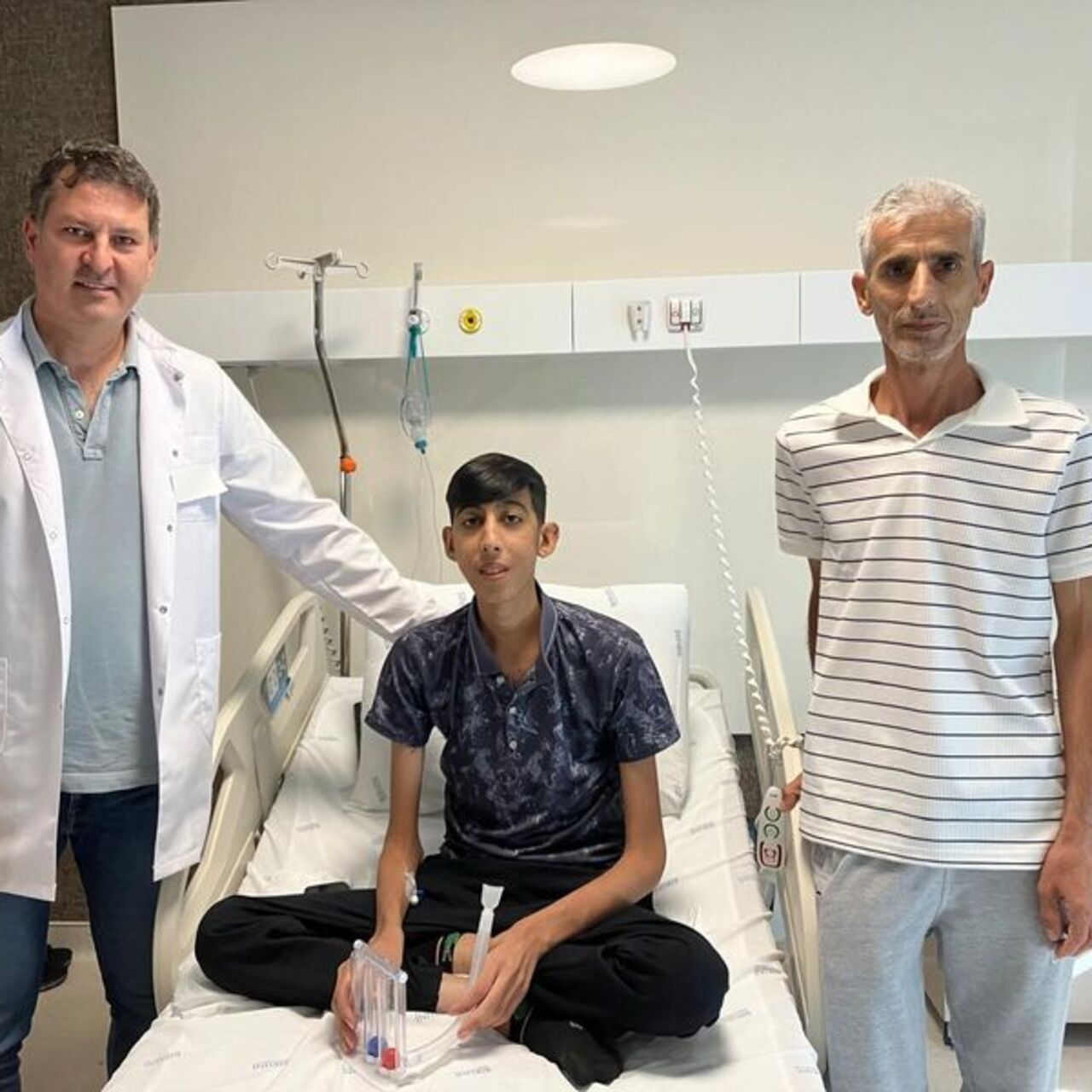 Karaciğer nakli bekleyen gence dayısı umut oldu