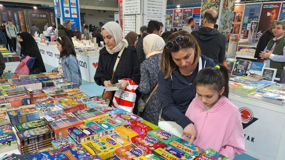 Serdivan'ın ilk kitap fuarı kapılarını açtı